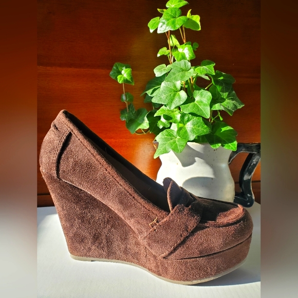 SODA - Patio-s Faux Suede Slip-on Loafer Wedge Heels - Chocolate Brown Size 6 - Picture 4 of 7